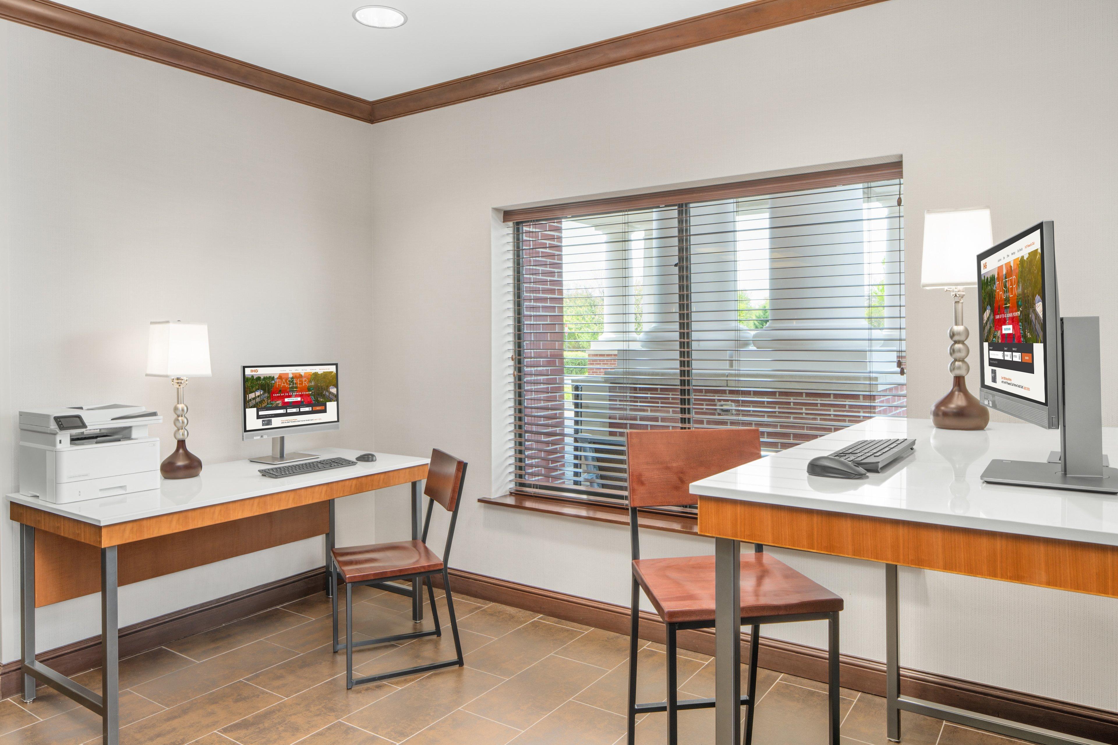 Holiday Inn Express & Suites Wilmington-Newark By Ihg Bagian luar foto