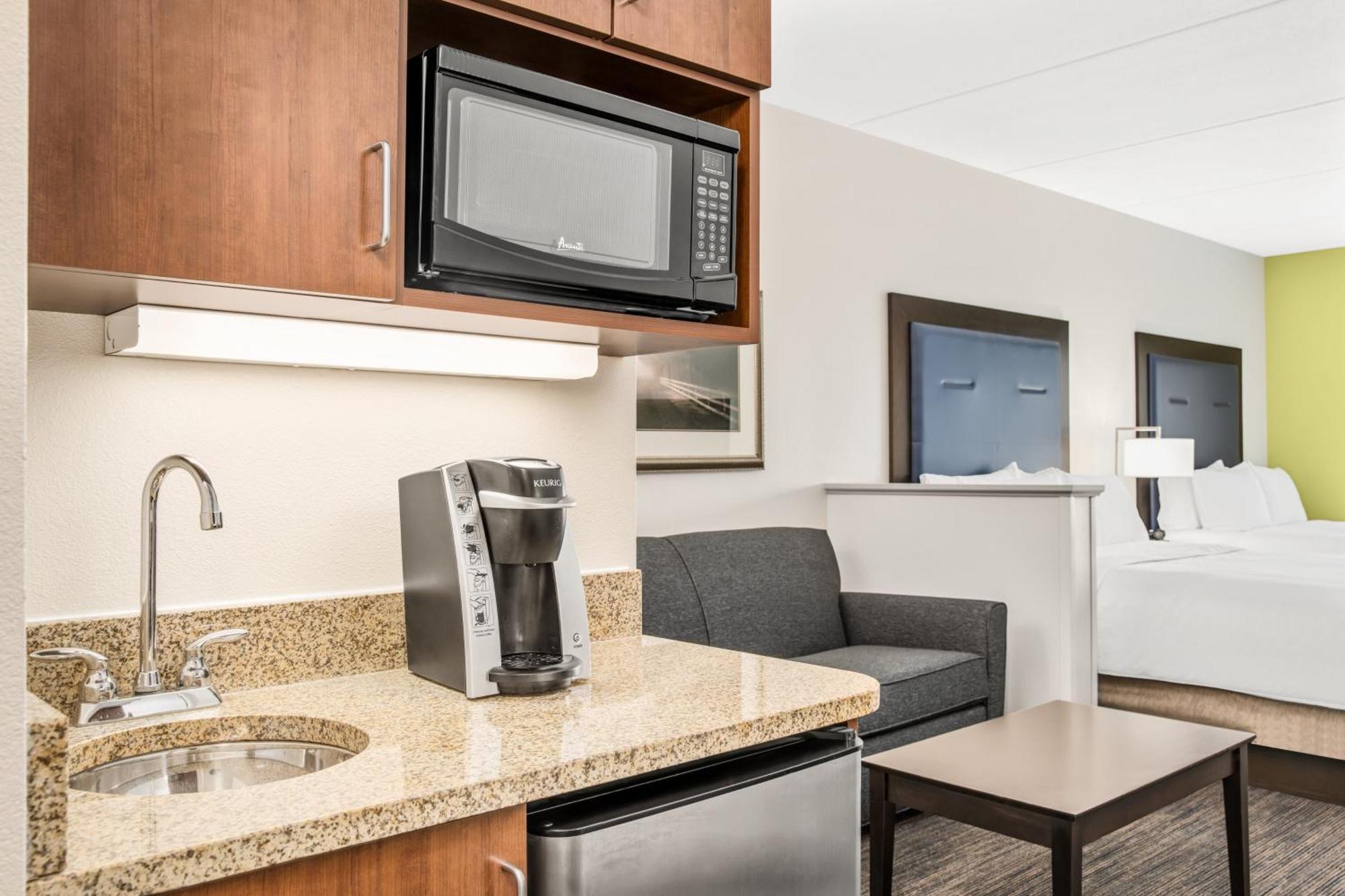 Holiday Inn Express & Suites Wilmington-Newark By Ihg Bagian luar foto